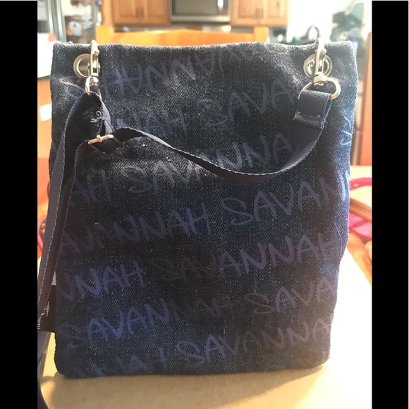 Savannah, GA adjustable crossbody travel purse with 2 zippers by Robin Ruth - Picture 2 of 4